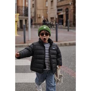 Patagonia Kids Down Sweater Jacket | Black Puffer | Unisex Winter Essential
GUC